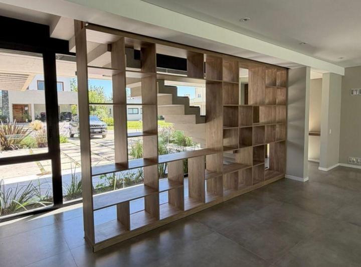 Casa · 200m² · 4 Ambientes · 4 Cocheras