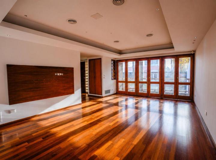 Casa · 321m² · 7 Ambientes · 2 Cocheras