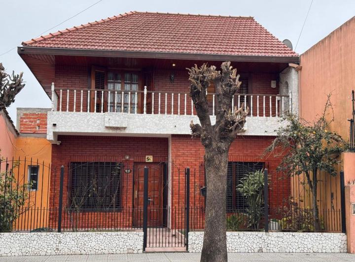 Casa · 326m² · 5 Ambientes · 1 Cochera