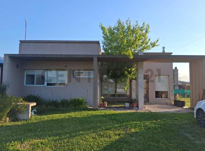 Casa · 90m² · 3 Ambientes · 2 Cocheras
