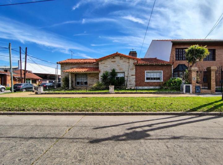 Casa · 146m² · 4 Ambientes · 1 Cochera