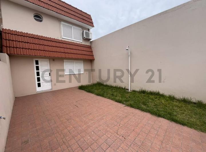 Casa · 70m² · 4 Ambientes · 1 Cochera