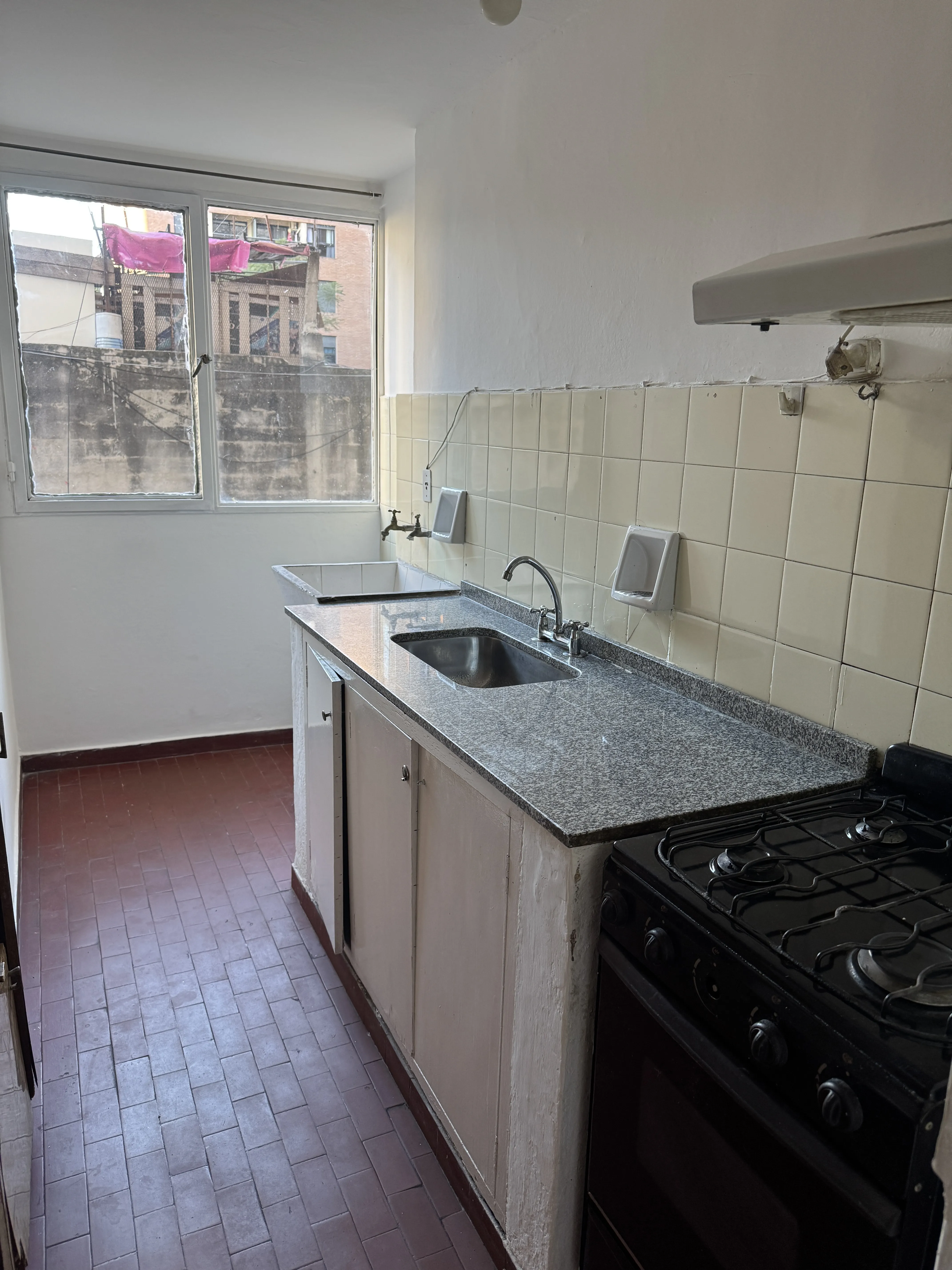 BV. SAN JUAN 475 - A mts. DE CAÑADA - DEPTO AMPLIO DE 4 DORM, COCINA SEPARADA Y 2 BAÑOS