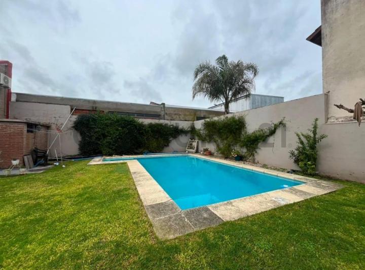 Casa · 160m² · 6 Ambientes · 2 Cocheras