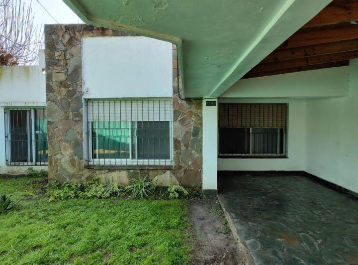 Casa · 140m² · 4 Ambientes · 2 Cocheras