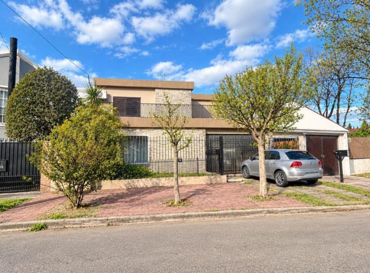 Casa · 202m² · 5 Ambientes · 1 Cochera