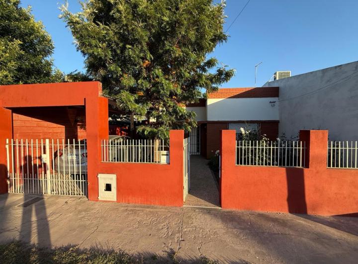 Casa · 200m² · 3 Dormitorios · 2 Cocheras