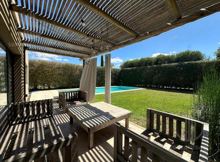 Casa · 180m² · 4 Ambientes · 2 Cocheras