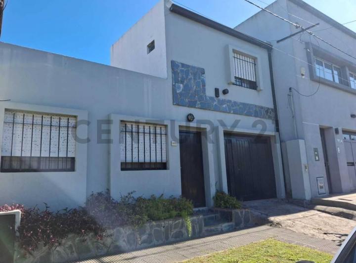 Casa · 123m² · 5 Ambientes · 1 Cochera