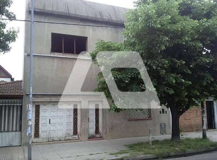 Casa · 4 Ambientes · 1 Cochera