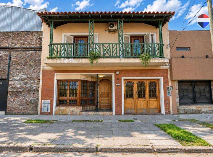 Casa · 263m² · 4 Ambientes · 3 Cocheras