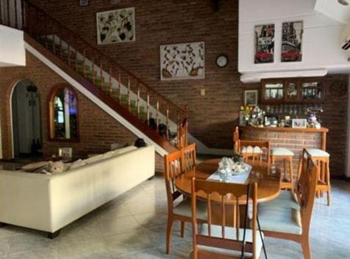 Casa · 203m² · 4 Ambientes · 1 Cochera