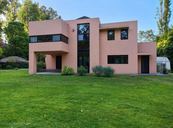 Casa · 366m² · 3 Ambientes · 3 Cocheras