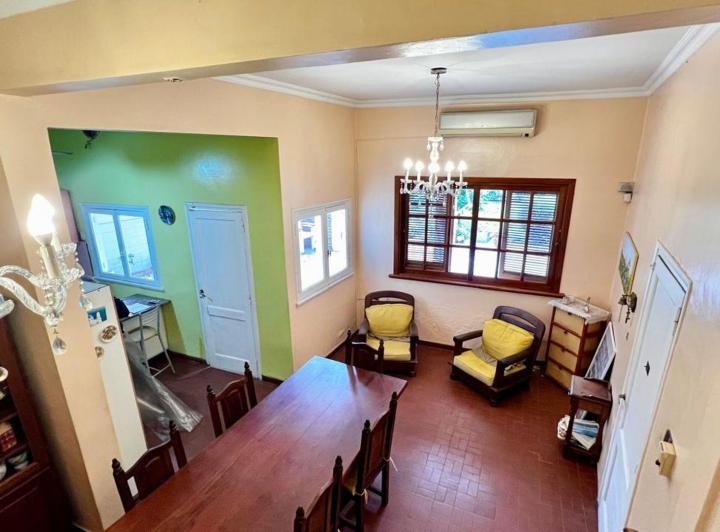 Casa · 111m² · 5 Ambientes · 2 Cocheras