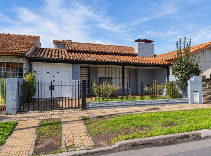 Casa · 169m² · 5 Ambientes · 1 Cochera
