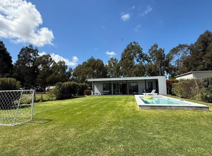Casa · 130m² · 3 Ambientes · 2 Cocheras