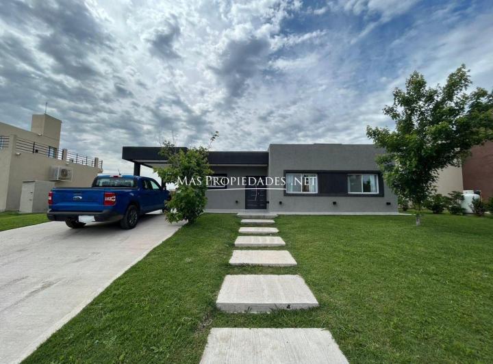 Casa · 147m² · 4 Ambientes · 2 Cocheras