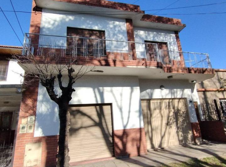 Casa · 155m² · 4 Ambientes · 2 Cocheras