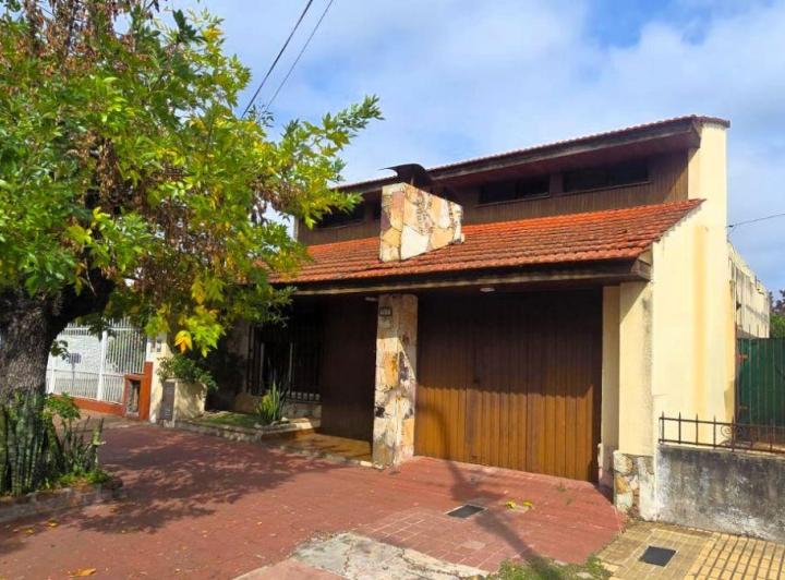 Casa · 150m² · 4 Ambientes · 2 Cocheras