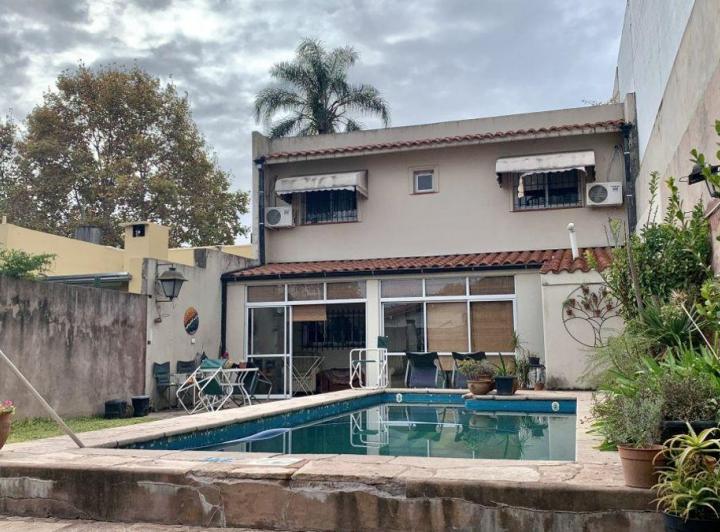 Casa · 190m² · 5 Ambientes · 1 Cochera