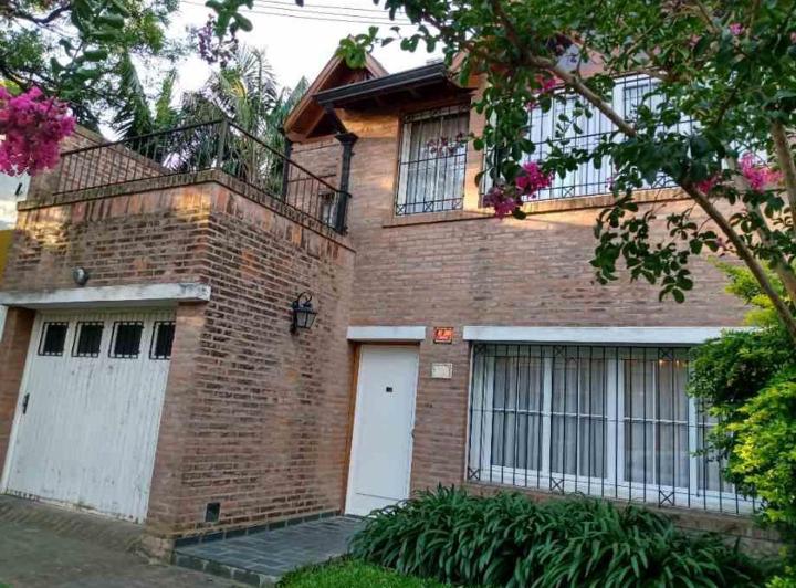 Casa · 220m² · 5 Ambientes · 1 Cochera