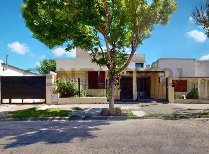 Casa · 168m² · 6 Ambientes · 2 Cocheras
