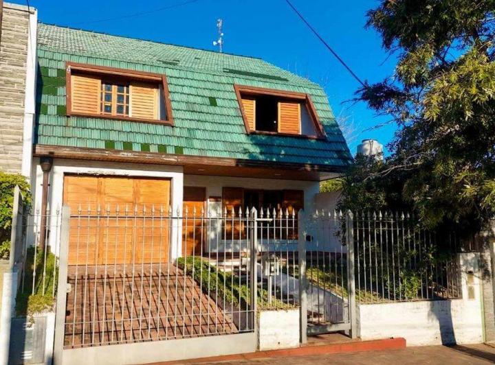 Casa · 256m² · 6 Ambientes · 1 Cochera