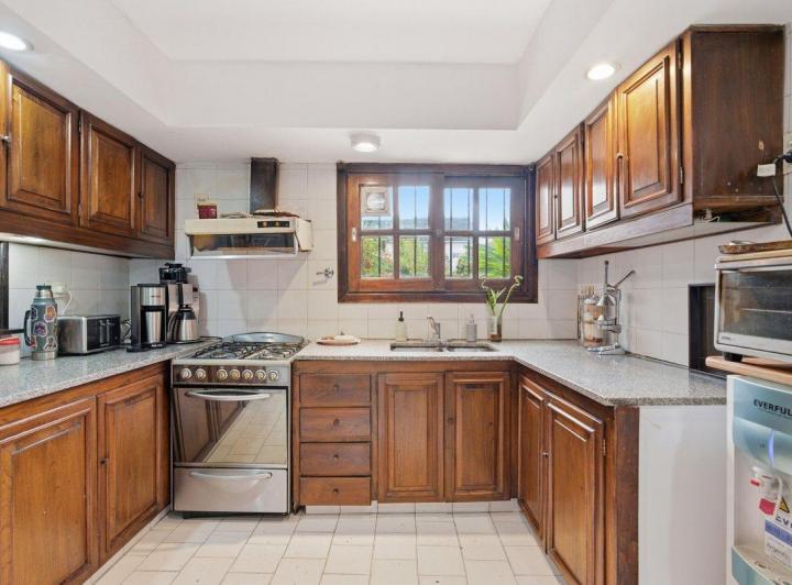 Casa · 253m² · 6 Ambientes · 2 Cocheras