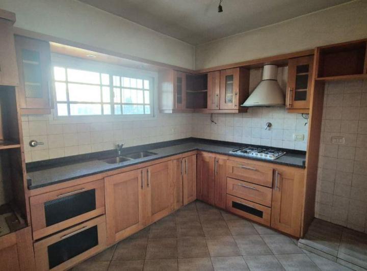 Casa · 210m² · 5 Ambientes · 1 Cochera