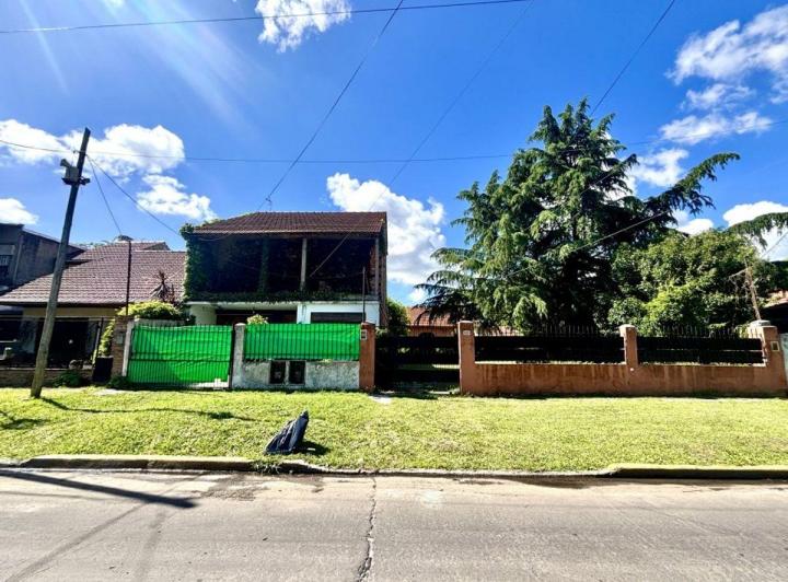 Casa · 300m² · 5 Ambientes · 1 Cochera
