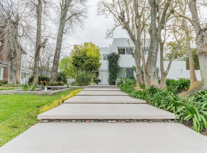 Casa · 375m² · 6 Ambientes · 4 Cocheras