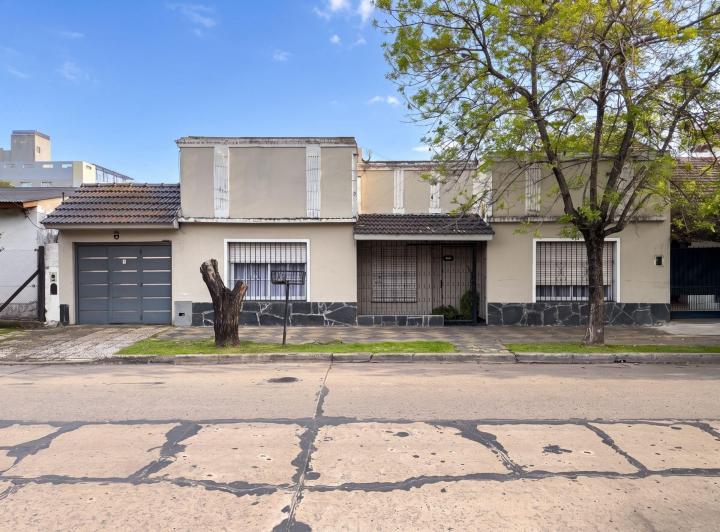 Casa · 170m² · 5 Ambientes · 3 Cocheras
