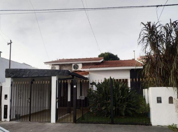 Casa · 100m² · 4 Ambientes · 1 Cochera