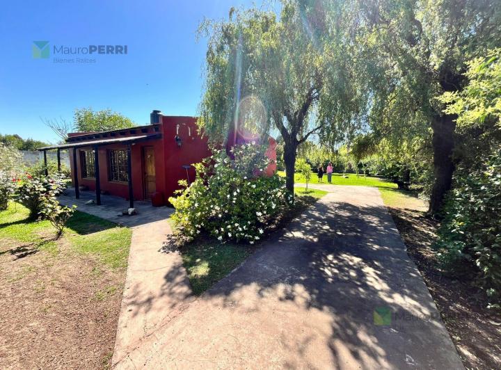 Casa · 1200m² · 5 Ambientes · 3 Cocheras