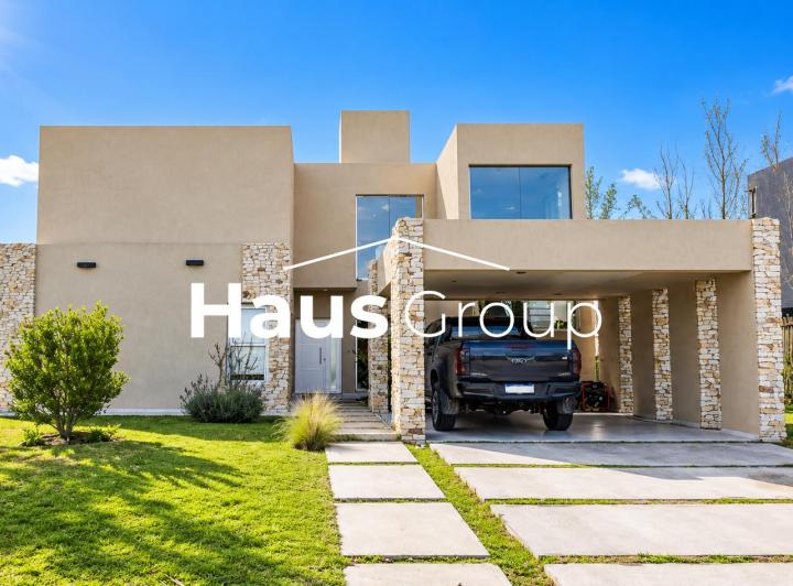 Casa · 190m² · 4 Ambientes · 2 Cocheras