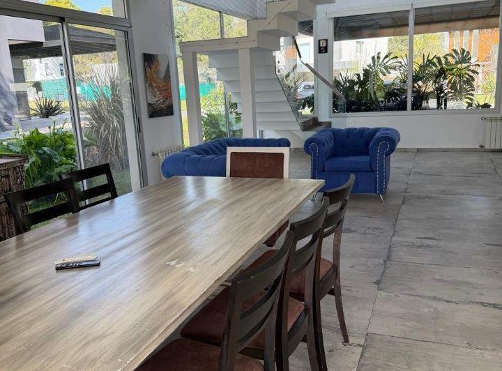 Casa · 350m² · 5 Ambientes