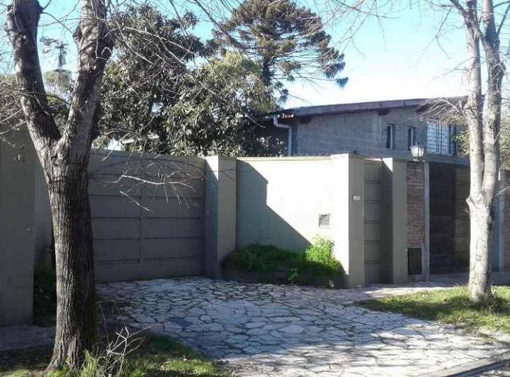 Casa · 350m² · 6 Ambientes · 1 Cochera
