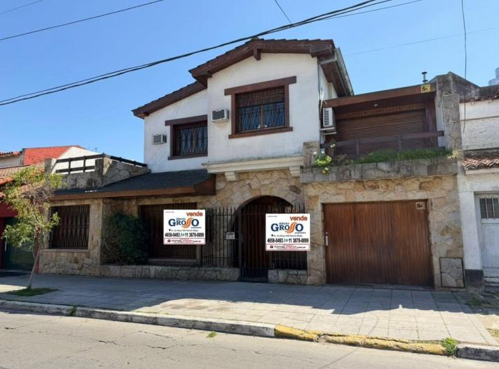 Casa · 160m² · 4 Ambientes · 1 Cochera