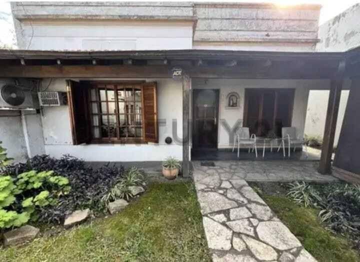 Casa · 133m² · 4 Ambientes · 2 Cocheras