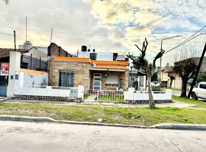 Casa · 130m² · 3 Ambientes · 1 Cochera