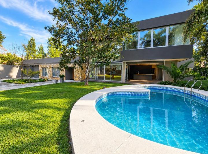 Casa · 420m² · 5 Ambientes · 3 Cocheras