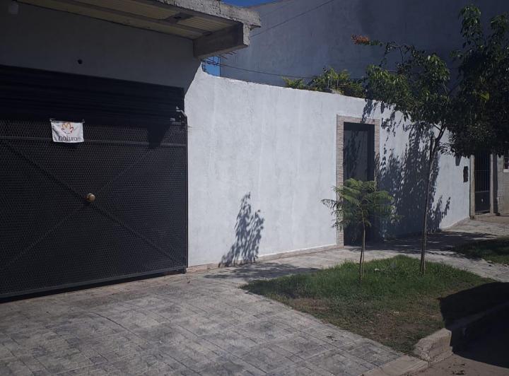 Casa · 80m² · 2 Dormitorios · 5 Cocheras