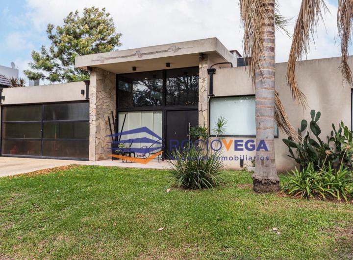Casa · 230m² · 5 Ambientes · 3 Cocheras