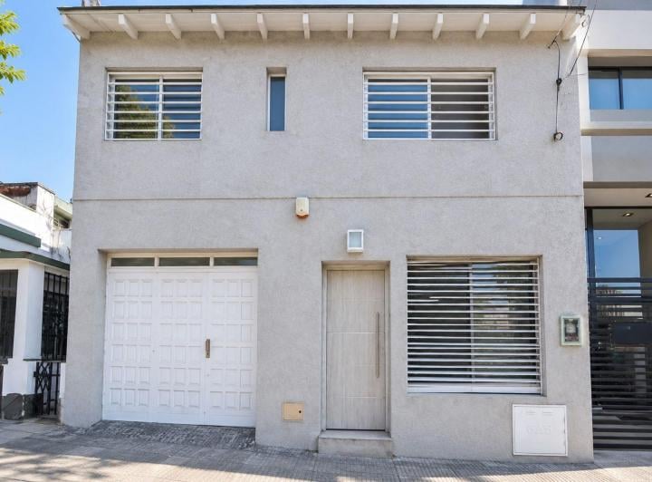 Casa · 140m² · 4 Ambientes · 1 Cochera