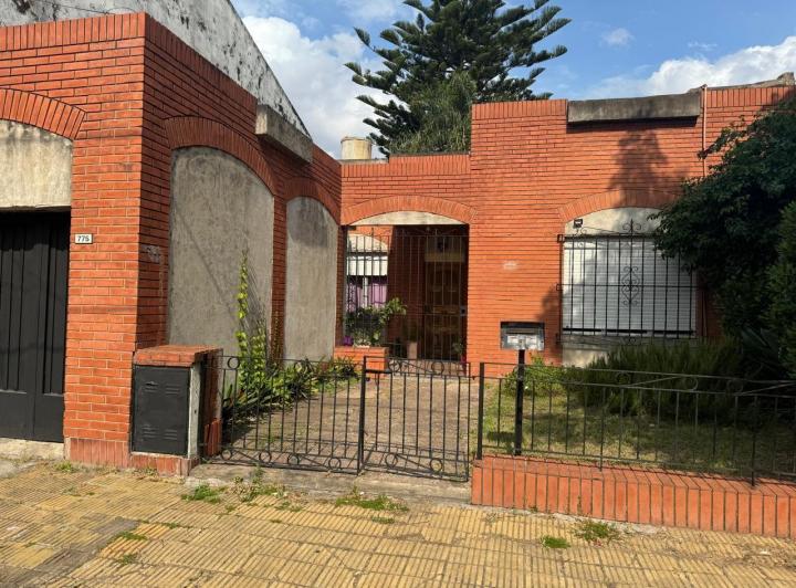 Casa · 260m² · 5 Ambientes · 1 Cochera