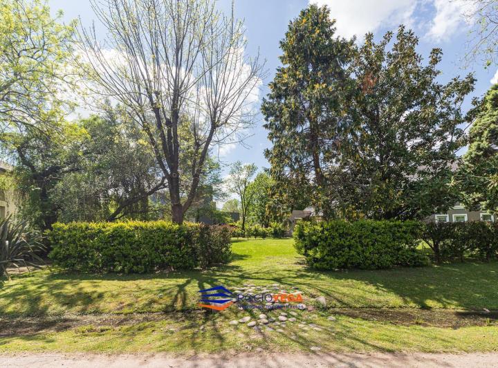 Terreno · 713m²