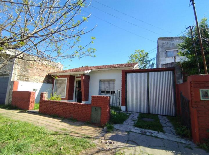 Casa · 90m² · 3 Ambientes · 2 Cocheras