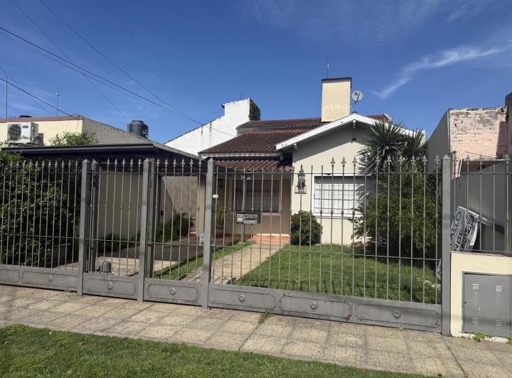 Casa · 120m² · 4 Ambientes · 1 Cochera