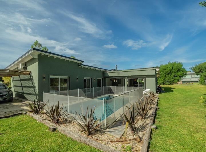 Casa · 205m² · 5 Ambientes · 2 Cocheras