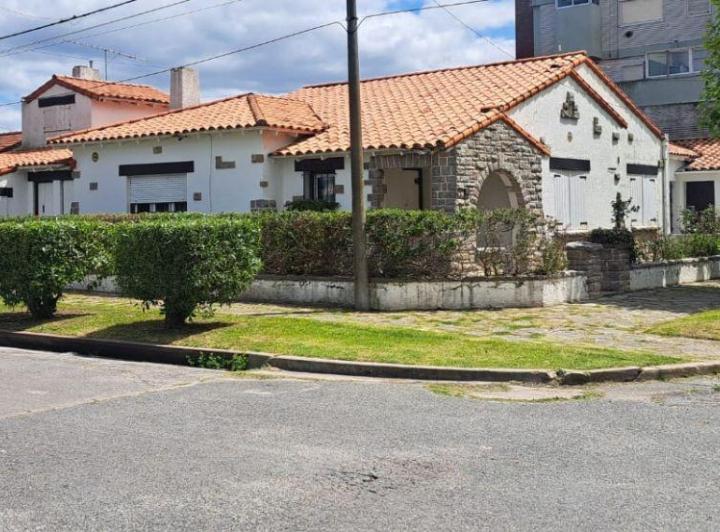 Casa · 168m² · 5 Ambientes · 1 Cochera